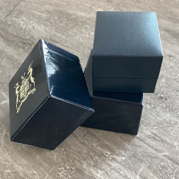 Hudson’s Bay Authentic Ring Empty Jewelry Box, Black - Picture 2 of 4